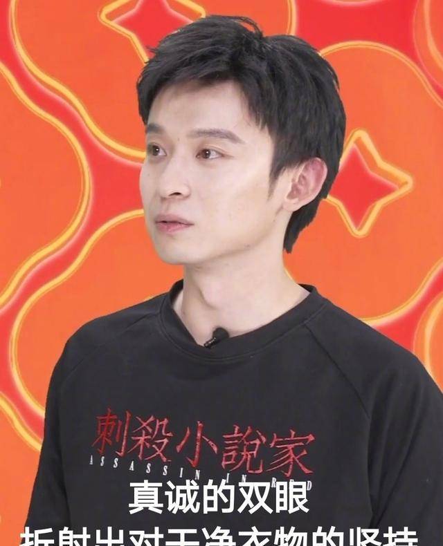 董子健转手绢不小心打到杨幂，随后发文对不起转手绢我已经在练了