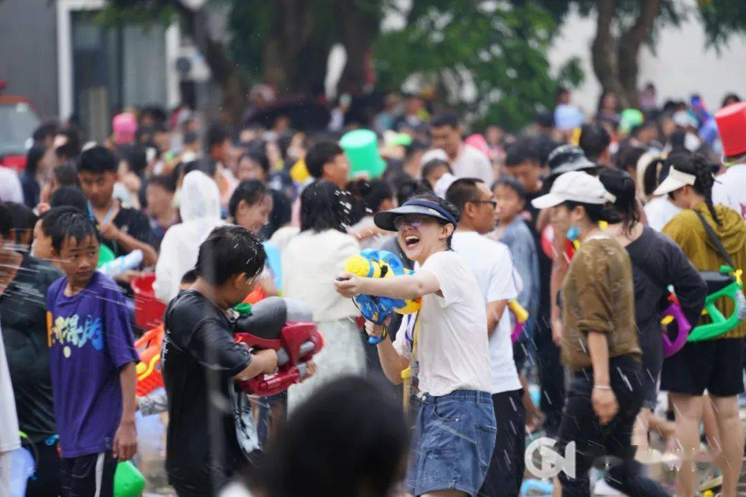 肖贡巴哈尔节哪最热闹_云南保山昌宁县湾甸_傣族泼水节