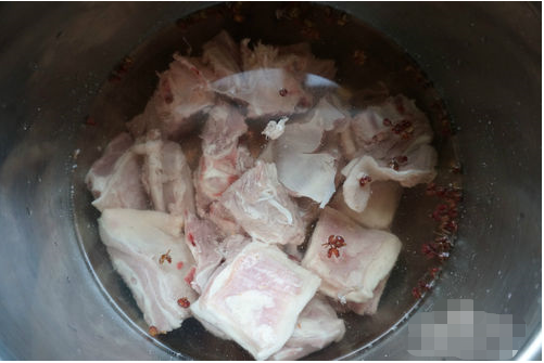 炖羊肉放什么调料_炖羊肉怎么炖好吃又烂无膻味_如何炖羊肉