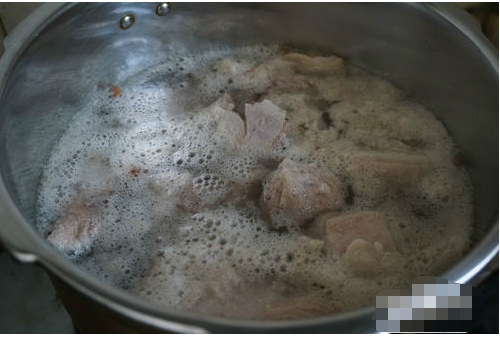 炖羊肉怎么炖好吃又烂无膻味_如何炖羊肉_炖羊肉放什么调料